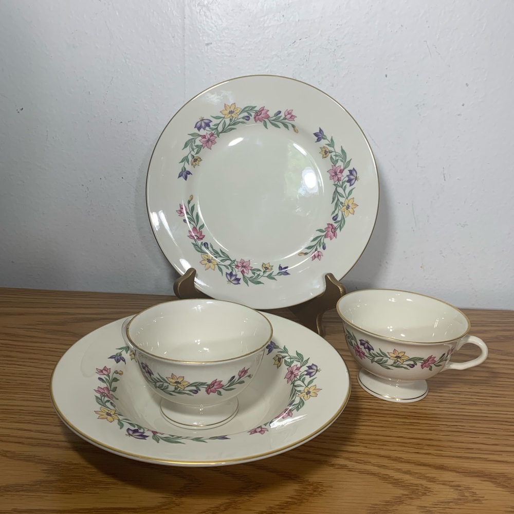 Pickard China Set Garland pattern USA Made 4 pcs